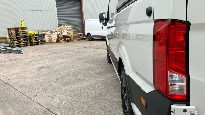 Volkswagen Crafter Cr35 Mwb Diesel Fwd 2.0 TDI 140PS Commerce Plus High Roof Van